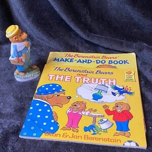 Vintage The Berenstain Bars. Picnic Goodies figure and 2 books